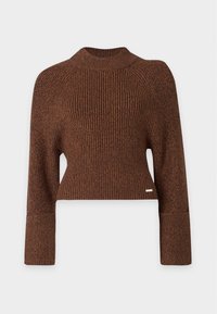 Pull marron en maille côtelée avec manches longues et col montant, doté de larges poignets et d'une petite étiquette métallique rectangulaire près de l'ourlet.
