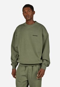 Pegador LOGO - Felpa - washed faded olive black