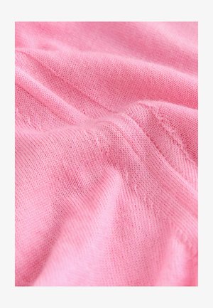 Pehme roosa kudum, millel on sile tekstuur ja peened jooned. Materjalil on kerged paksuse erinevused ja peen viimistlus.