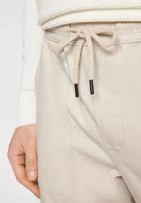 Only & Sons ONSLUC TAP PANT - Pantaloni cargo - silver lining
