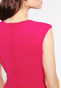 Dorothy Perkins Petite Denní šaty - pink