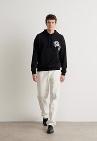 HUGO Sweat à capuche - black