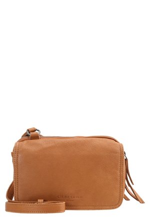 Tanfarvet læder crossbody taske med justerbar rem, lynlåslukning og præget "Liebeskind Berlin" logo foran.