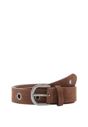 Ceinture en daim marron avec une boucle en métal argenté, dotée de trous pour ajustement et d'une texture lisse, conçue avec un look épuré et minimaliste.