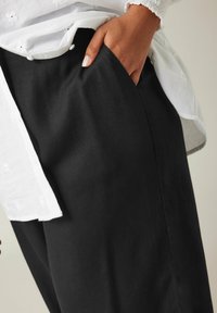 Evans WIDE  - Short - black