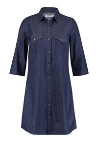 Vestido de camisa de denim en azul oscuro, con un cierre de botones en la parte delantera, dos bolsillos en el pecho y mangas tres cuartos con un dobladillo recto.