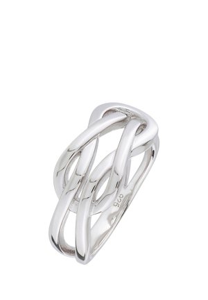 Glänzender Silberring mit einem durchbrochenen Design mit drei ineinander verwobenen Bändern und einer Sterlingsilber-Markierung innen.