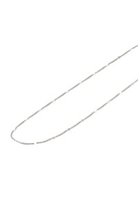 Sølvkæde med sammenflettede led og cirkulære vedhæng, der viser en glat tekstur og en poleret finish.