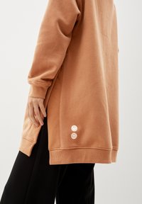 s.Oliver MET SMILEY PRINT - Hoodie - sandstein