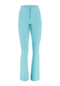 Pantaloni a zampa d'elefante di colore blu chiaro realizzati in materiale elastico, dotati di una cerniera frontale e dettagli in cucitura lungo le gambe per un tocco di design.