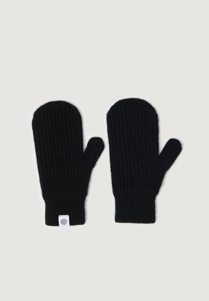 Mustat ribbikudottu käsinepari, jossa on pieni valkoinen etiketti hihassa, aseteltuna tasaisesti vaaleaa taustaa vasten.