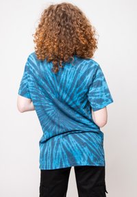 Paradiso Clothing DAY DOOKIE LINE ART TIE DYE  - Print T-shirt - blue