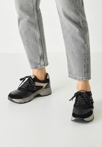 Tamaris COMFORT T- FLOW EXTRA-DÄMPFUNG - Sneakers basse - black comb