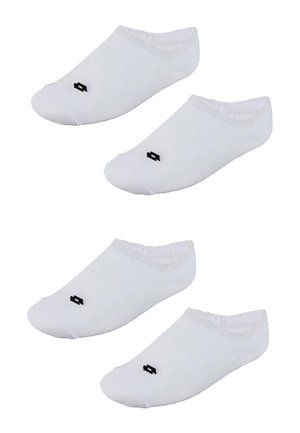 Vier Paar weiße Knöchelsocken mit kleinem schwarzem Logo nahe den Zehen, flach auf weißem Hintergrund ausgelegt.