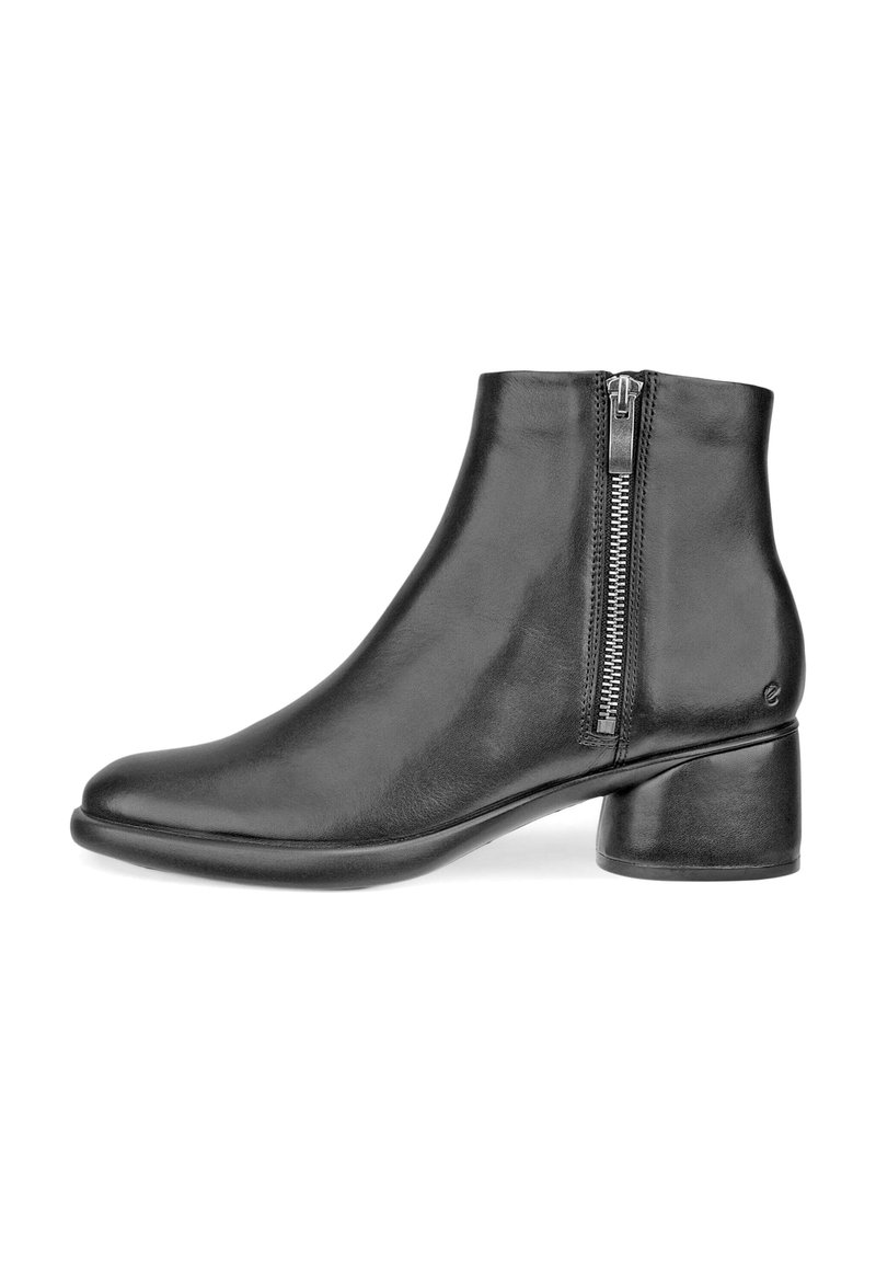 Bota de tobillo negra de piel con puntera redondeada, cremallera lateral y tacón bajo en bloque. Textura suave y diseño minimalista.