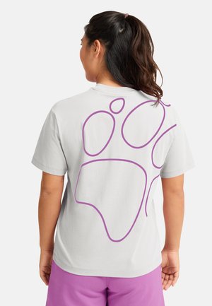 Graues Baumwoll-T-Shirt mit großem lila Pfotenabdruck auf der Rückseite. Kurze Ärmel und legerer Schnitt.