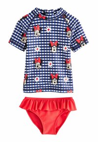 Niebieska i biała koszulka do pływania w kratkę z krótkim rękawem, z motywem Myszki Minnie i stokrotek. Czerwone majtki kąpielowe z falbanką.