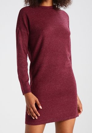 Stickad klänning - dark red