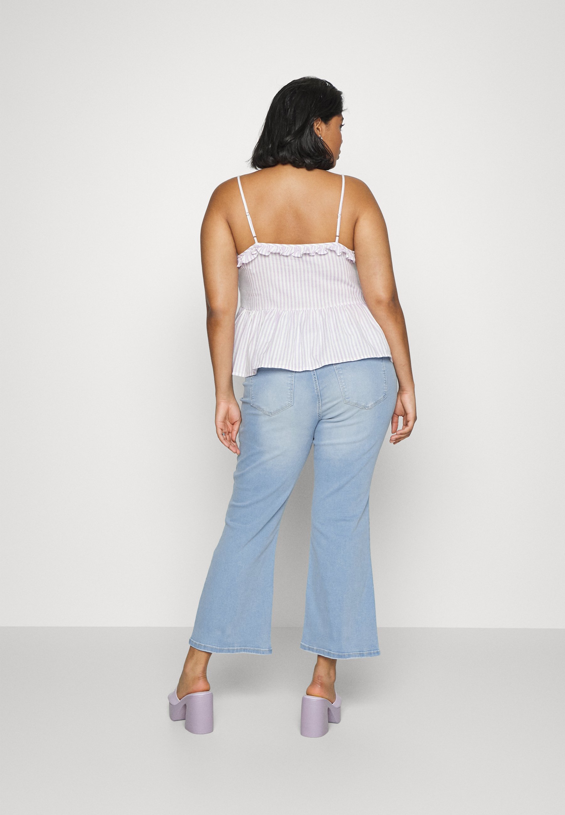 Vero Moda Curve VMSTELLA FLARE CURVE - Bootcut jeans - light blue  denim/light-blue denim - Zalando.co.uk