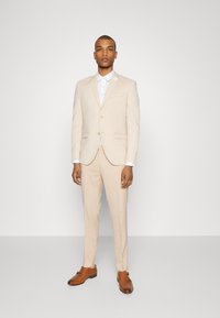 Isaac Dewhirst - THE WEDDING SUIT SET - Garnitur Miniatura obrazu 1