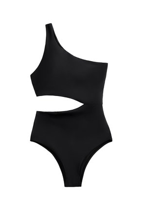Zwart one-shoulder bikini set met een hoogwakend onderstuk met uitsnijdingen, een gladde textuur en een strakke, minimalistische uitstraling.