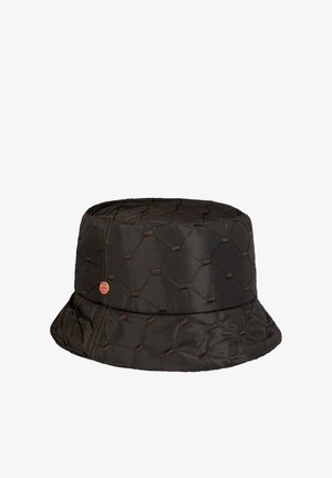 Gesteppter schwarzer Bucket Hat mit Diamantmuster-Steppung und einem kleinen runden orangefarbenen Logo-Aufnäher an der Seite.