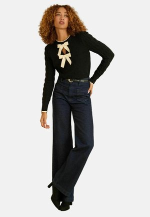 REGULAR FIT - CREW NECK POINTELLE SLEEVE BOW - Stickad tröja - black/ivory