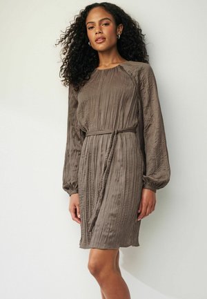 CRINKLE   - REGULAR FIT - Dnevna haljina - brown