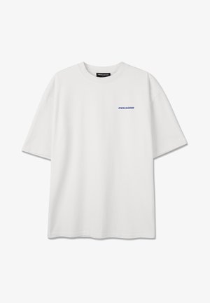 Fehér, rövid ujjú, kerek nyakú póló kis kék "PEGADOR" felirattal a bal mellrészen.