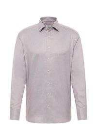 Langärmliges Button-Down-Hemd in Helllila mit feinem Muster, ausgestattet mit einem klassischen Kragen und abgerundetem Saum. Hergestellt aus atmungsaktivem Stoff.