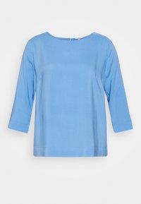 Vaaleansininen, 3/4-hihainen paita, jossa on pyöreä pääntie, sileä pinta ja suora leikkaus. Sisältää minimaalista ommelta eikä näkyviä kuvioita.