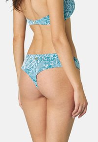 Set di bikini blu a fantasia con un design testurizzato, spalline regolabili e hardware in tono oro, con un taglio a vita bassa sui pantaloni.