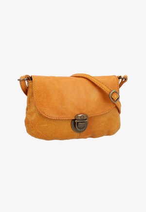 Piccola borsa a tracolla in pelle color tan con pattina frontale, chiusura a scatto in ottone anticato e tracolla regolabile con fibbia in metallo.