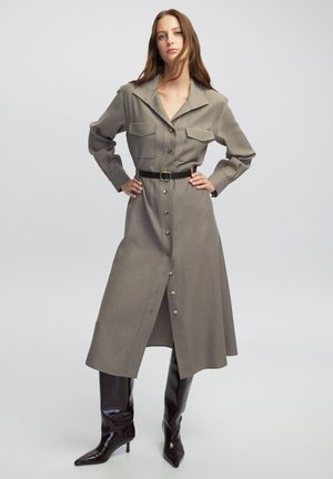 BELTED - Blousejurk - mink
