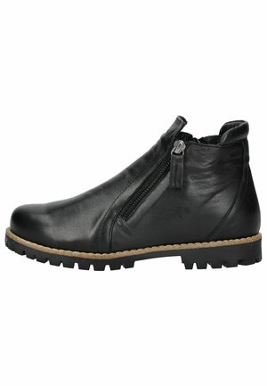 - Botki na platformie