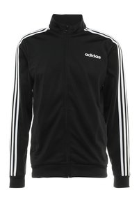 Giacca nera con zip realizzata in tessuto liscio, con colletto alto, presenta tre strisce bianche lungo le maniche e un logo Adidas sul petto.