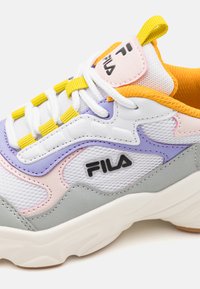 Fila COLLENE UNISEX - Tenisice - white/snake eye/sweet lavender