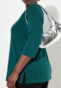 Ulla Popken À MANCHES 3/4 ET COL CALICE EN PIMA - Langarmshirt - deep green