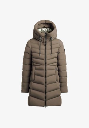 Giubbotto imbottito marrone con colletto alto e grande cappuccio, caratterizzato da una trapuntatura verticale, chiusura a zip anteriore e dettagli con coulisse. Materiale leggero.