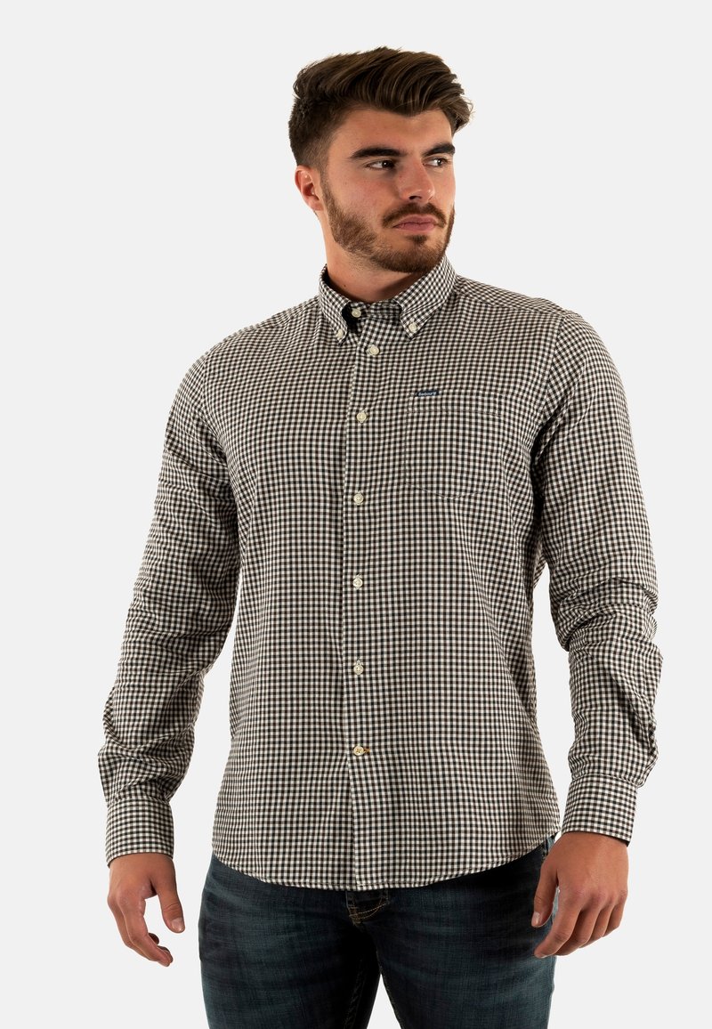 Bruine en witte geblokte overhemden met lange mouwen en een button-down kraag, met een klein borstzakje en een afgeronde zoom. Draagt het met donkere jeans.