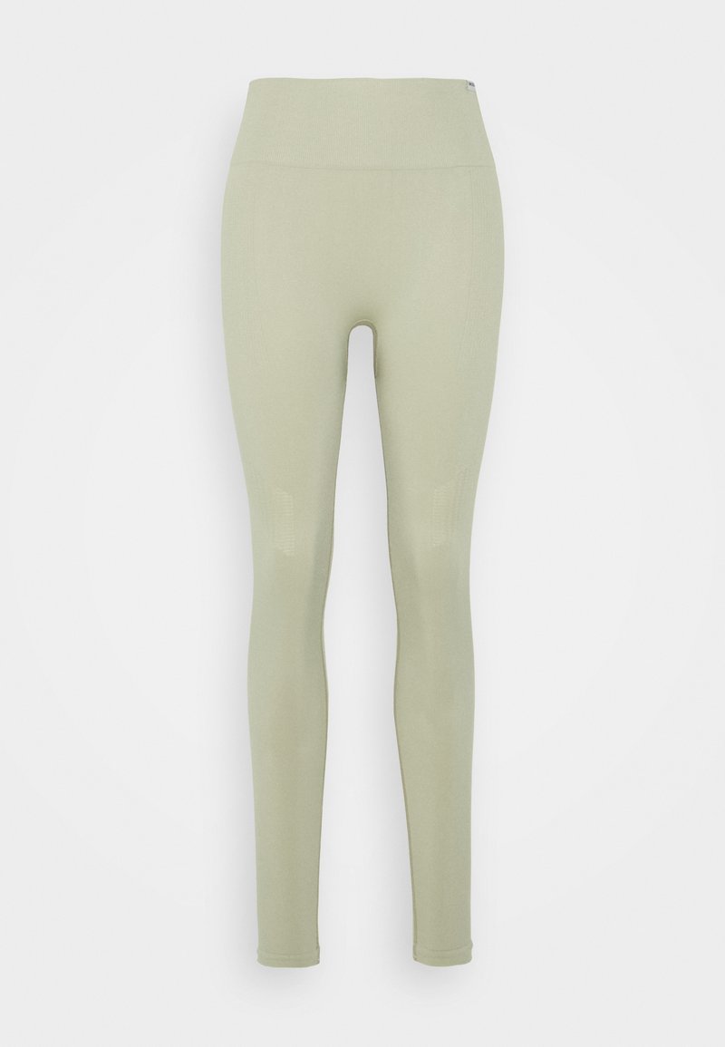 Leggings verde-azeitona com uma cintura alta, feitos de um tecido elástico. Apresentam uma textura suave e um design ajustado, sem costuras visíveis.