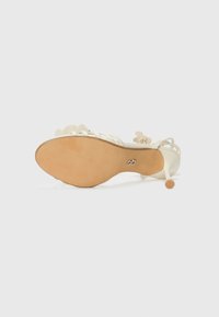Steve Madden OFFSHOOT - Sandaler med høye hæler - ivory