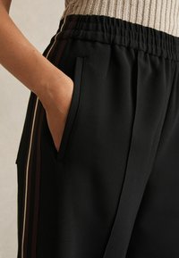 Reiss Pantaloni sportivi - black