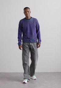 MM6 Maison Margiela REVERSIBLE CREWNECK - Pulover - purple/green