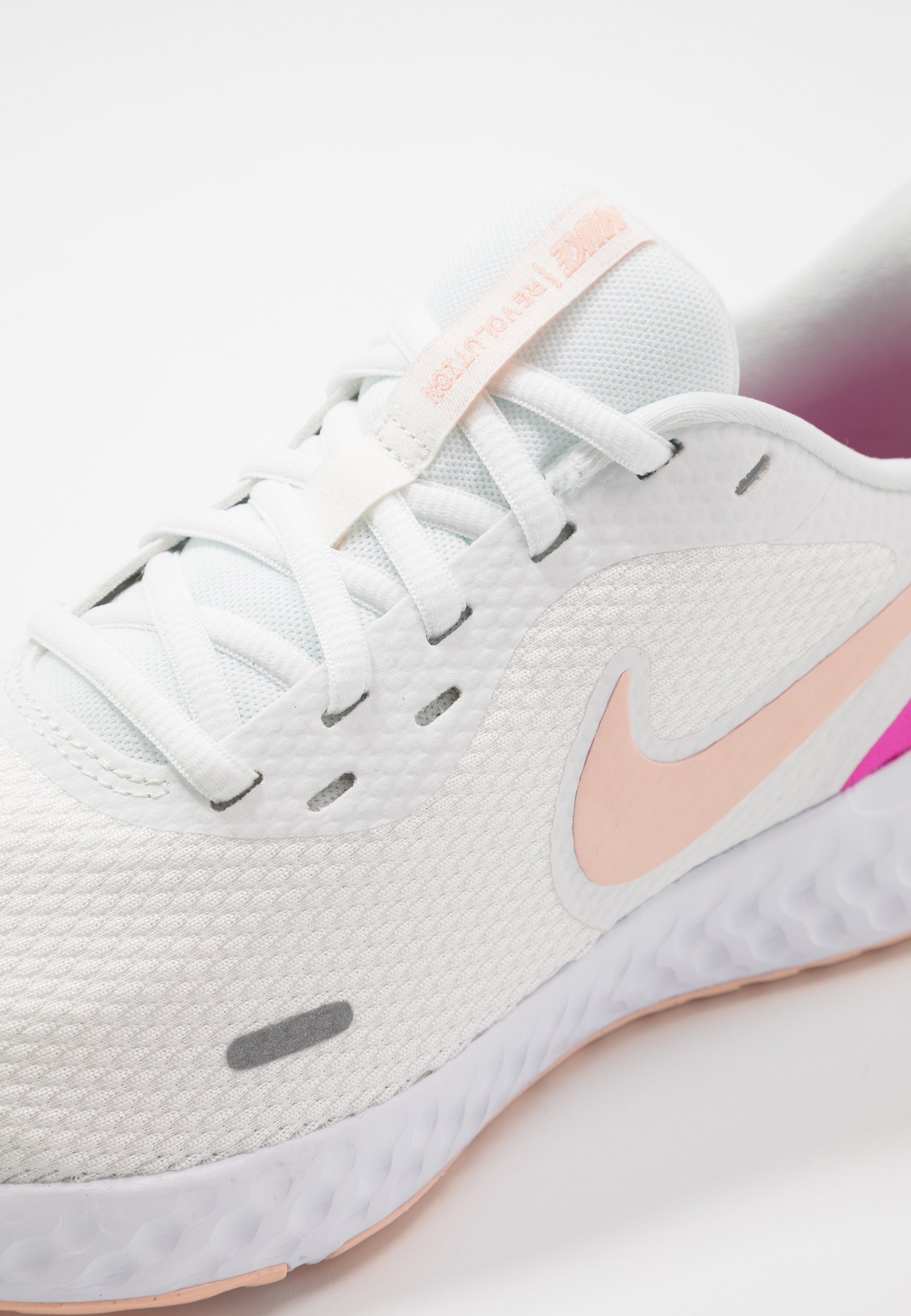 Nike Performance SCHUHE REVOLUTION 5 - Neutral running shoes - summit  white/washed coral/fire pink/white - Zalando.de