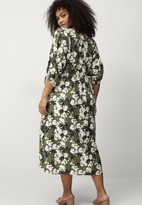 Ellos Plus collection Jurk - grün geblümt