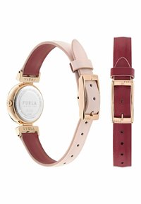 Goldfarbene Furla-Uhrenrückseite mit austauschbaren hellrosa und burgunderroten Lederarmbändern sowie polierten Schnallen, die mit dem Furla-Logo graviert sind.