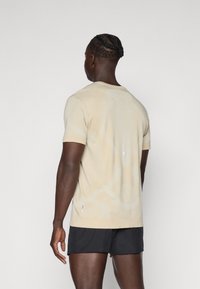 ASICS - SEAMLESS TOP - Sports T-shirt - cream Thumbnail Image 1