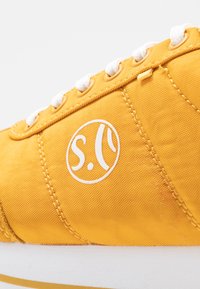 s.Oliver Trainers - yellow