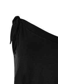 Top negro sin mangas con un tirante y detalle de nudo. Fabricado con una tela suave y lisa con un ligero brillo y un corte holgado.
